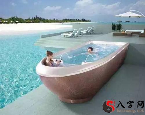 梦见泳池里没有水